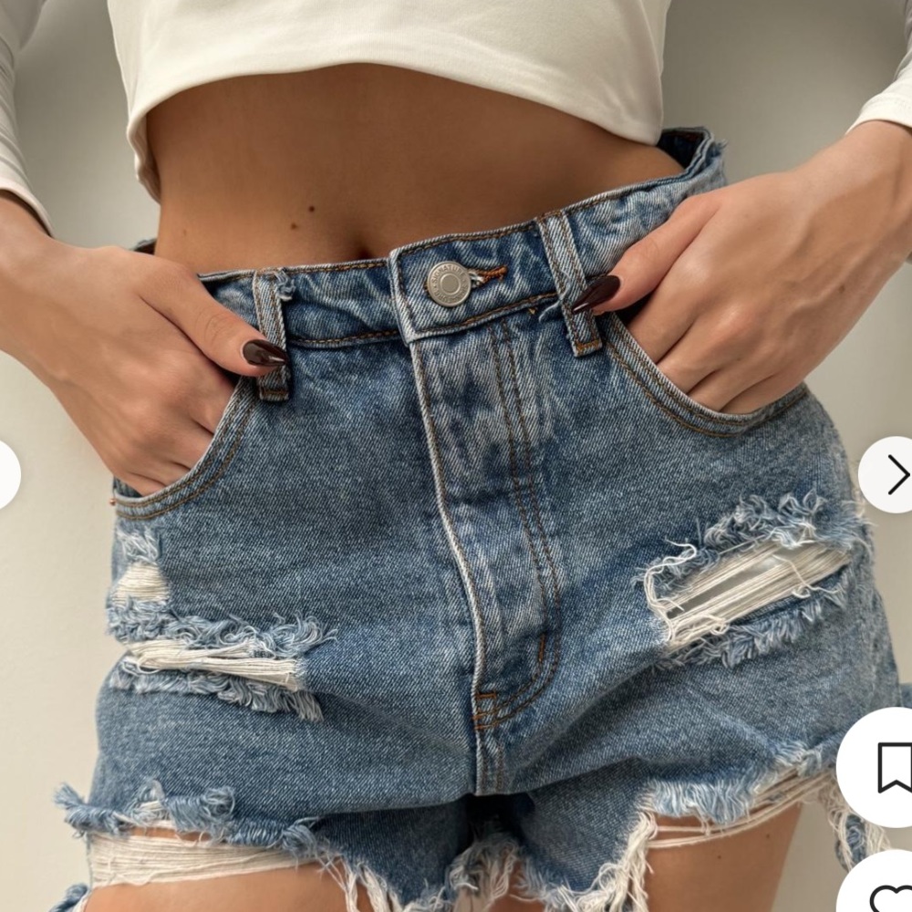 NWT Signature8 Distressed Denim Medium Wash Shorts Women’s Size Large